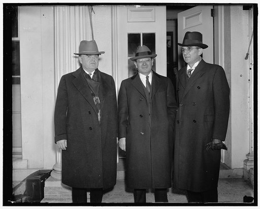 President confers with labor leaders. Washington D.C. President Roosevelt today conferred with John L. Lewis, Head of the CIO, and his two Lieutenants Sidney Hillman and Charles P. Howard. Leaving the meeting Lewis said: "the President invited us to discuss a labor legislative program. We did." In t