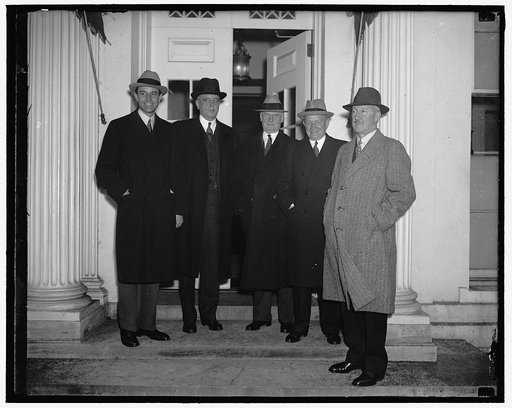 President confers with advisory business council. Washington D.C. Members of the Advisory Business Council operating in cooperation with Secretary of Commerce Roper met with President Roosevelt at the White House today. Matters discussed at the meeting were not made public but It is believed that pe