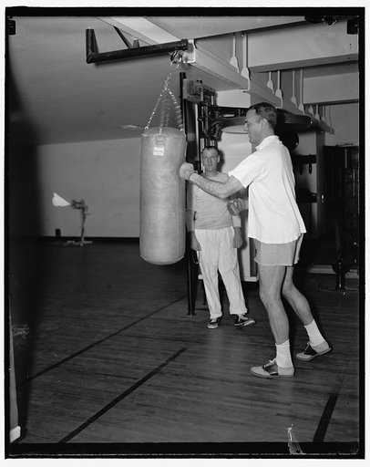 N.Y. Solon works out. Washington D.C., Daily workouts in the House gymnasium keep Rep. Hamilton Fish, Republican of New York, in tiptop physical shape during Congressional sessions. Rep. Fish, former football star during his undergraduate days at Harvard, still appears as if he could step into a foo