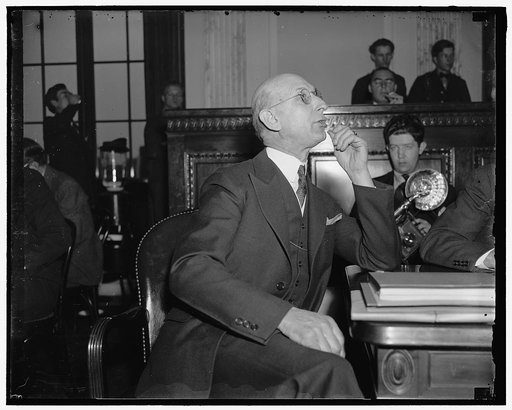 Pinkerton ace quizzed by Senate Investigators. Washington, D.C. After hearing testimony that the Pinkerton Detective Agency sought to sell Its service to the LaFollette Civil Liberties Committee to investigate other labor espionage agencies, Samuel X. Brady, Chief of the Cincinnati office of the Pin
