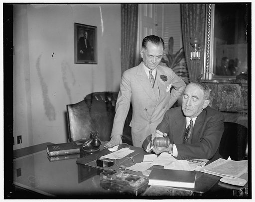 Philippine President gets autograph. Washington, D.C., Mar. 2. The President of the Philippines, Manuel Queson, today was a guest of Speaker of the House, William Bankhead, of Ala. The Speaker is shown autographing one of the gavels he had used, while the President of the Philippines watches the sig