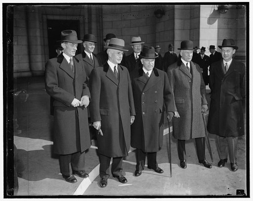 Canadian Premier arrives for trade discussion with President Roosevelt. Washington D.C., March 5. Prime Minister of Canada Mackenzie King, arrived in Washington today and will be a guest this weekend of President Roosevelt at which time they will discuss matters of mutual interest to the United Stat