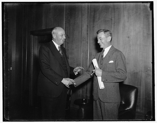 New Assistant Att'y General. Washington, D.C., March 15. Sam E. Whitaker, Chattanooga, Tenn., is being congratulated by Attorney General Homer S. Cummings after the former had taken the oath of office as Assistant Attorney General in charge of claims. The ceremony took place today. Whitaker succeeds