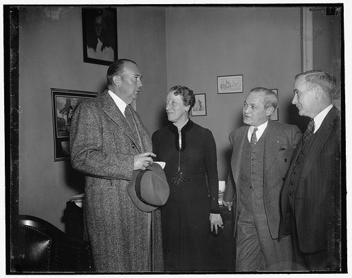 Paul Whiteman favors Dickstein Bill. Washington, D.C., March 15. Paul Whiteman told the House Immigration Committee this afternoon that he favored the Dickstein Bill to permit foreign artists and musicians on a reciprocal basis to enter this country except in cases where there are no stars available