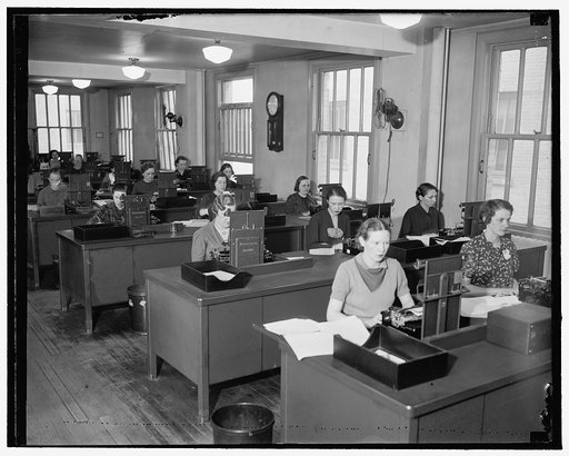 Stenographers pool. Farm Credit Banking Mg.