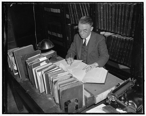 Uncle Sam's authority on Washingtonia. Washington, D.C., March 20. A walking text book of information on George Washington, Dr. John Clement Fitzpatrick is guardian for the 400 enormous volumes containing most of Washington's original letters, personal and private, and their answers, which are now c