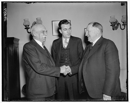 Former Major George Park Munsey, Peoples Nat'l Bank of Savonia [?], N. Hampshire. Geo. Park Munsey, Jr. & Sen. Fred H. Brown of N.H.