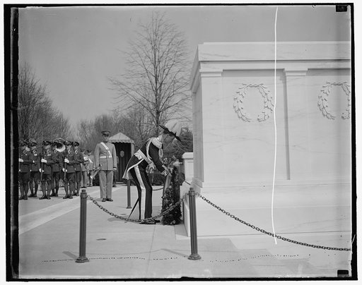Canada's Governor General pays tribute to America's Unknown Soldier. Washington, D.C., March 31. Leaving the White House early today Lord Tweedsmuir, Governor General of Canada, journeyed to Arlington National Cemetery where he placed a wreath on the Tomb of America's Unknown Soldier, 3/31/1937