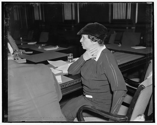 Madame Secretary meets the press. Washington, D.C., April 21. Secretary of Labor Perkins answers the questions of newspapermen following the meeting of labor and industrial leaders at the Labor Department, 4/21/1937
