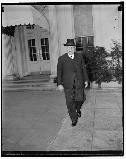 Departing German ambassador bids president goodbye. Washington, D.C., April 22. Dr. Hans Luther, who is being relieved as German Ambassador to the United States, leaving the White House today as bidding goodbye to President Roosevelt, 4/22/1937