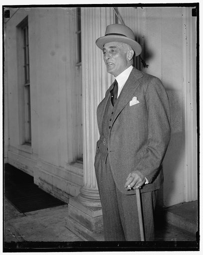 U.S. Envoy to Russia sees President. Washington, D.C., April 22. Ambassador Joseph E. Davies, America's Envoy to the Soviet, was a White House caller today. He is this country on a short vacation preparatory to attending the coronation next month, 4/22/1937