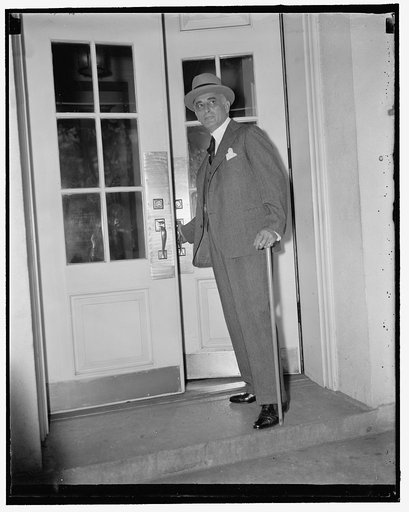 U.S. Envoy to Russia sees president. Washington, D.C., April 22. Ambassador Joseph E. Davies, America's Envoy to the Soviet, was a White House caller today. He is this country on a short vacation preparatory to attending the coronation next month, 4/22/1937
