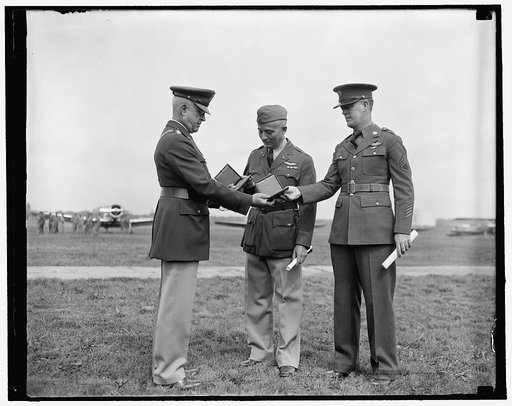 Cheney award to U.S. Air Corps heroes. Washington, D.C., May 8. For their heroic work in rescuing a crew from a burning balloon which took off from Fort Sill, Okla., last July, Maj. Frederick D. Lynch and staff Sergt. Joseph L. Murray, both of the U.S. Army Air Corps, were today presented with the C