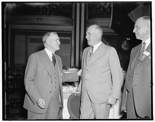 New heads of U.S. Chamber of Commerce. Washington, D.C., April 29. George H. Davis, (left) farmer and banker of Kansas City, has been named President, and Fred H. Clausen, of Horicon, Wis., Vice President of the United States Chamber of Commerce at the annual meeting which adjourned today. Mr. Claus