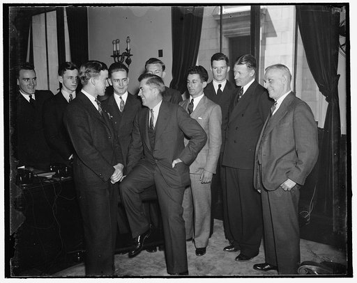 Secretary Wallace greets "Future Farmers of America." Washington, D.C., May 4. Delegates from six seats are represented at the spring conference in the capital of the board of trustees, Future Farmers of America. Secretary of Agriculture Wallace greeted the delegates at the Agriculture Department. I