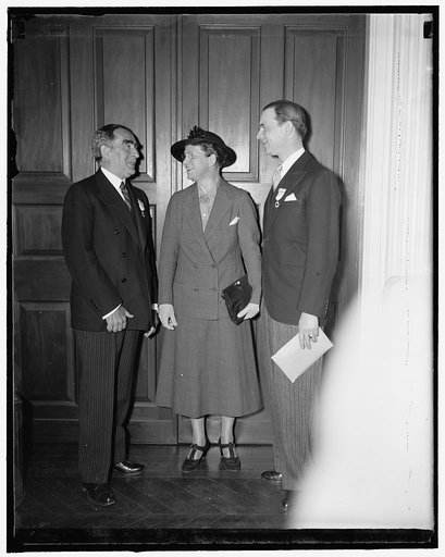 Speakers at Red Cross opening. Washington, D.C., May 10. The principal speakers at the opening of the annual meeting of the National Red Cross are shown talking together before the ceremonies began. Left to right: Admiral Cary T. Grayson, Chairman of the National Red Cross; Miss Elizabeth Fox, of Ya