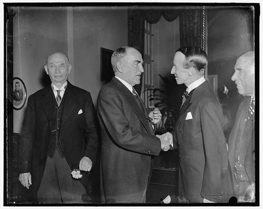 House Speaker greets Governor General of Canada. Washington, D.C. April 1. Lord Tweedsmuir, Governor General of Canada, was extendd a cordial welcome by Speaker Bankhead when he visited the House of Representatives today, 4/1/37