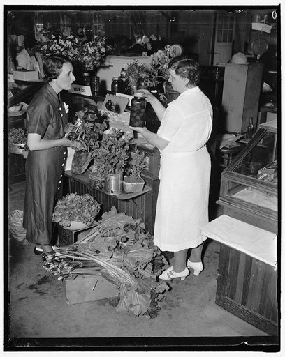 Market scenes: Bethesda, MD. Cooperative markets