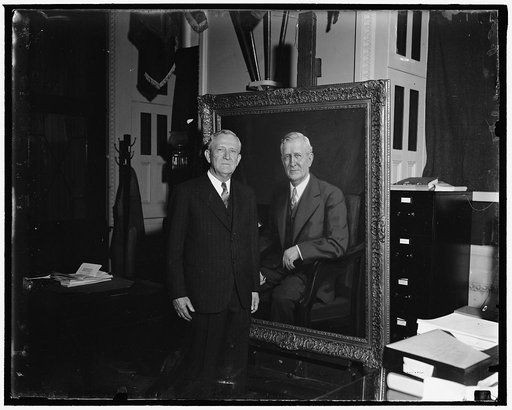 Dean of Capitol legislators. Washington, D.C., April 30. Senator Morris Sheppard, Democrat of Texas, Dean of Capitol Hill Legislators by virtue of his continuous service in the National House and Senate since 1902, is shown with the finished portrait of himself painted by Boris B. Gordon, of Washing