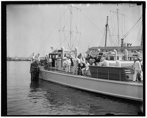 Off for Jefferson Island. Annapolis, MD, June 25. Loaded to the gunwale with members of the Cabinet and Democratic members of the Senate and House, the first boat shoves off for Jefferson Island where President Roosevelt will give the politicians a first-hand account of his seven-point legislative p