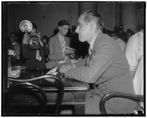 Newsreel cameraman describes Chicago strike riots to Senate Civil Liberties Committee. Washington, D.C., July 2. Orlando Lippert, cameraman for Paramount News, describing to the Senate Civil Liberties Committee today the scenes he photographed for his reel at the Memorial Day strike riots at the sou