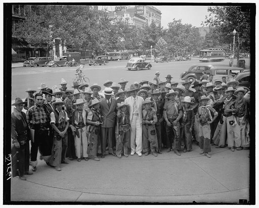 Rep. Thomas of Texas with scouts