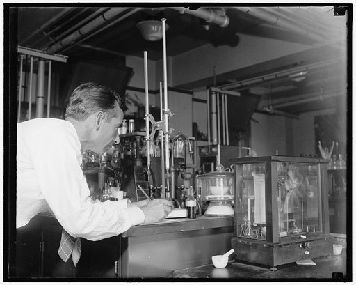 Government tests cosmetics. Washington D.C., July 10. F.W. Casey, of the Department of Agriculture who is working on the cosmetics, titrating to determine the amount of steric acid in some of the cosmetic creams