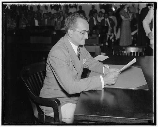 New member of U.S. Tariff Commission. Washington D.C., July 26. A. Manuel Fox was today sworn in as a member of the United States Tariff Comission to suceed Robert L. O'Brian. He is a native of Philadelphia where he was born May 14, 1889. Since 1934 he has been Director of Research for the tariff Co