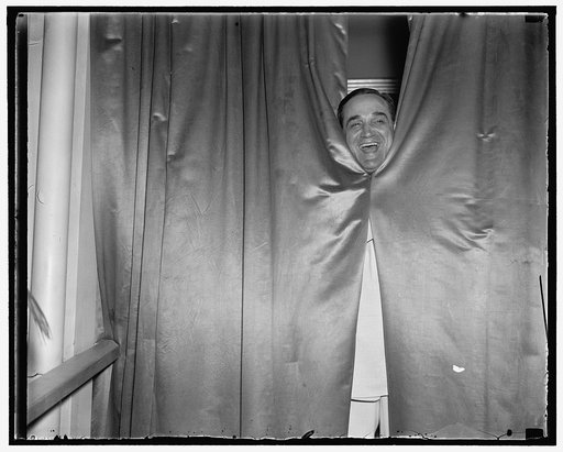 "Phooey" to newsmen form Minton. Washington, D.C., Aug. 10. Senator Sherman Minton of Ind. Had a laugh on news cameramen when they covered the Democratic Harmony Dinner in Washington tonight, the dinner was in honor of the new Majority Leader Alben W. Barkley, of KY., with an extra added attraction 