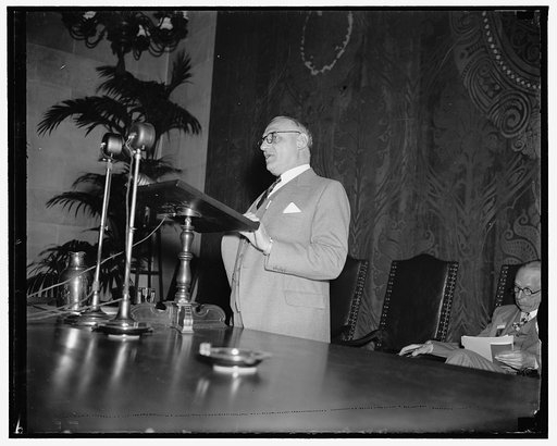 At U.S. Chamber of Commerce meeting. Washington, D.C. April 29. Walter J. Koehler, manufacturer and former Governor of Wisconsin, addressing the final session of U.S. Chamber of Cmmerce annual meeting, 4/29/37