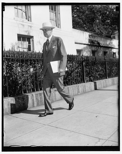 Sec. Hull talks to president about Far East situation. Washington, D.C., Aug. 16. Secretary of State Cordell Hull, arriving at the White House today to give the president a first hand report on the Far East situation