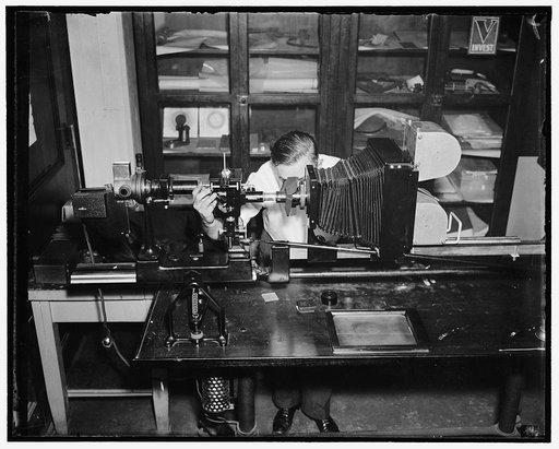 Bureau of Standards speeds up photomicrography with new apparatus. Washington, D.C., Aug. 18. By means of this new apparatus just designed by the metallurgical divisions of the National Bureau of Standards, it is now possible to make 700 micrographs per working day of the structural effect of corros