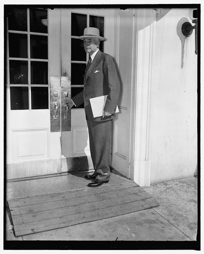 Secretary of State at the White House. Washington, D.C., Aug. 19. Secretary of State Cordell Hull is frequently a caller at the White House these days in order to keep the president informed of the China-Japan war situation