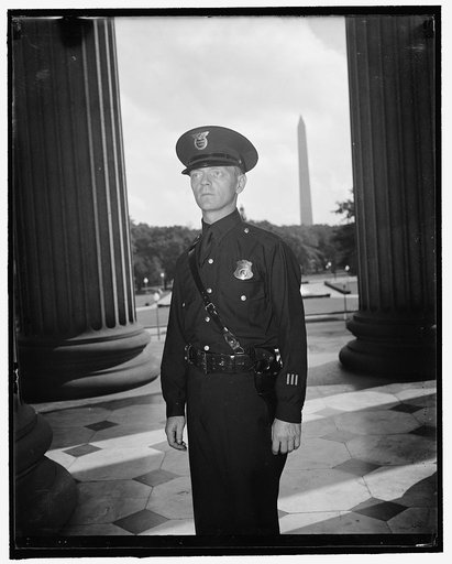 New uniform for U.S. Treasury guards. Washington, D.C., Aug. 26. Neat but not gaudy is the scheme of the new uniform of the U.S. Treasury guards. Blue shirt, blue uniform trousers with Sam Browne belt replaces the odd trousers and shirts of many colors formerly worn by the guards while on duty. A ne