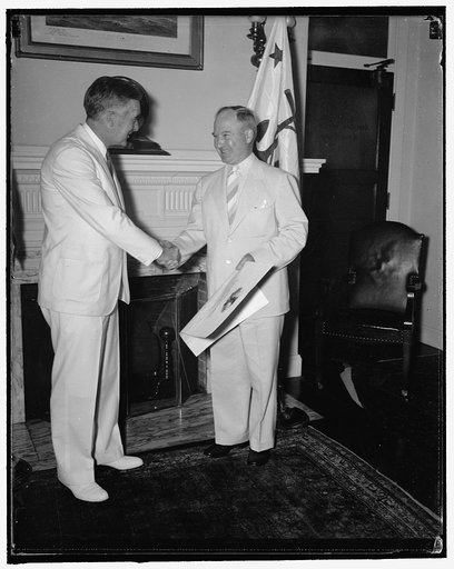 New Chief of Naval Ordnance assumes post. Washington, D.C. Aug. 27. Rear Admiral William [...] Furlong receiving his commission as Chief of the Bureau of Ordnance, U.S. Navy, from Assistant Secretary of the Navy Charles Edison, (left) native of Roscoe, Pennsylvania, Rear Admiral relieves Rear Admira