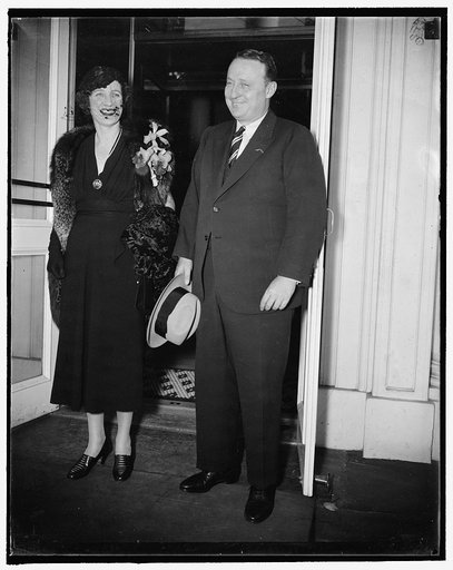 Pennsylvania governor and wife are White House guests. Washington, D.C., Sept. 14. The governor of Pennsylvania and Mrs. George Earle were tea-time guests of President Roosevelt at the White House today. 9/14/37