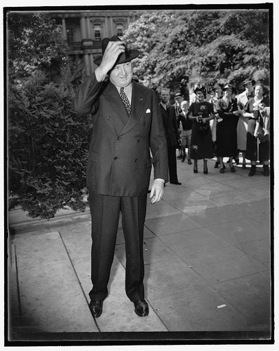 PMG arrives for special cabinet session. Washington, D.C., Sept. 14. Postmaster General James A. Farley arriving at the White House today to attend the special cabinet session called by President Roosevelt. The tense foreign situation was [...]red and discussion of domestic monetary and [...] ers we