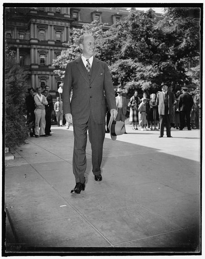 Secretary of Treasury. Washington, D.C., Sept. 14. Secretary of Treasury Morgenthau was on hand at the White House today for the special session of the cabinet called by President Roosevelt, 9/14/37
