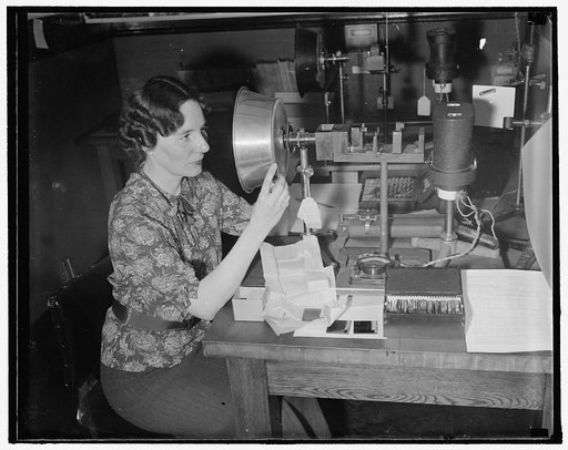 Checks railroad signal glasses for government. Washington, D.C., Sept. 29. Red should be read and orange should be orange and never should the colors in railroad signal glasses be so near alike as to confuse a trainman. The Government, through Mrs. Geraldine W. Haupt, Color Expert of the National Bu