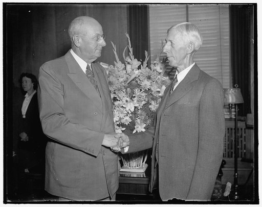 Retires after 42 years in service of Uncle Sam. Washington, D.C., Sept. 30. After 42 years in the service of the Department of Justice, Charles B. Sornberger, Appointment Clerk, retired today. He is shown being congratulated by Attorney General Homer Cummings. 9/30/37