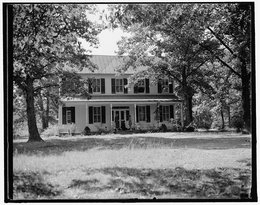 Where new justice is in seclusion. Washington, D.C., Sept. 30. The home of Clifford J. Burr, brother-in-law of Mrs. Hugo Black, on Seminary Hill near Alexandria, VA., where Justice Black has secluded himself since his return from abroad. The new Justice has denied himself to newspapermen and photogr