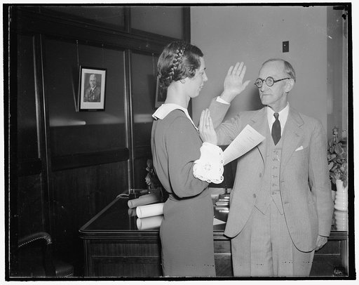 New FCC Chief takes oath. Washington, D.C., Oct. 1. Frank R. McNinch, recently named Chairman of the Federal Communications Commission, was administered the oath of office today by Miss Pansy Wiltshire, Assistant Chief of Personnel of the FCC. McNinch was given temporary leave of absence as Chairman