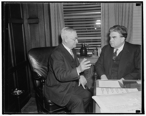 CIO Head with labor candidate for mayor of Detroit. Washington, D.C., Oct. 9. Patrick H. O'Brien, Labor's non-partisan league candidate for Mayor of Detroit discussing his campaign plans today with John L. Lewis, CIO Head. After talking with O'Brien, Lews said he considered "the chances very good fo