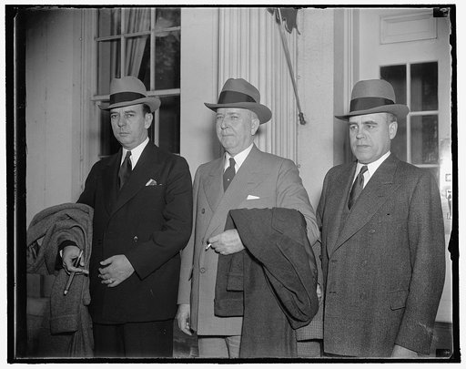 Corn loans "immediate necessity" President Roosevelt told. Washington, D.C., Oct. 20. Corn loans of 60 cents a bushel are an "immediate necessity", Edward R. O'Neal, (center) President of the American Farm Bureau Federation, told President Roosevelt at a White House conference today. The condition o