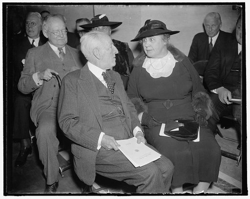 Old friends meet at federal Reserve building dedication. Washington, D.C., Oct. 20. Mrs. Woodrow Wilson, widow of the war-time President who founded the Federal Reserve System, chats with Senator Carter Glass of Virginia as they attend the ceremonies dedicating the new Federal Reserve building today