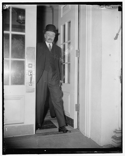 French Ambassador calls on president. Washington, D.C. March 21. Count de Saint-Quentin, new French Ambassador to the United States, leaving the White House today after a conference with President Roosevelt. 3/21/38