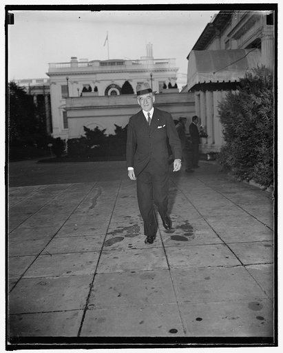 General Electric head at White House. Washington, D.C., Nov. 10. Gerard Swope, President of General Electric, with other leading industrialists and business men, and federal officials, met with President Roosevelt today to discuss a housing program that involve the use entirely of private Capital.