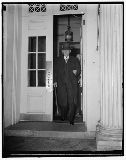 Speaker Bankhead sees president. Washington, D.C., Nov. 11. Arriving in the Capital today for the special session, Speaker William B. Bankhead went immediately to the White house where he discussed pending legislation with President Roosevelt. On leaving the conference the Speaker told newsmen that 