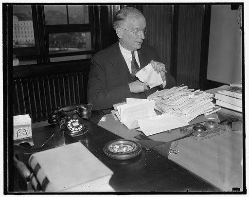 Court plan for returns to senate duties. Washington, D.C., Nov. 24. Senator Burton K. Wheeler of Montana, bitter foe of the President's Court Reorganization plan, returned to his senate duties today for the first time since the special session convened. He was kept busy most of the day opening the v