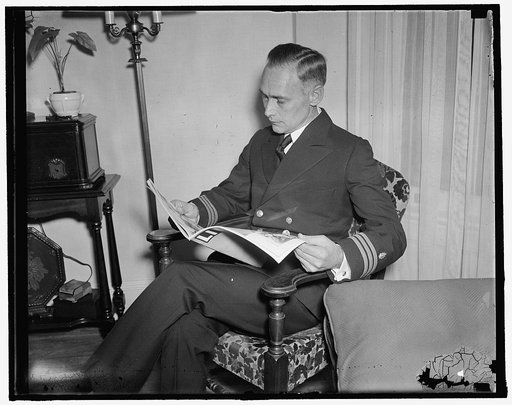 "Chief tooth puller for the president." Washington, D.C., Nov 25. Commander Arther H. Yando, Dental Corp of the U.S. Army, who has been taking of the President's dental needs and who pulled a molar for the President takes time out for a picture while leaving the White House. 11/25/37